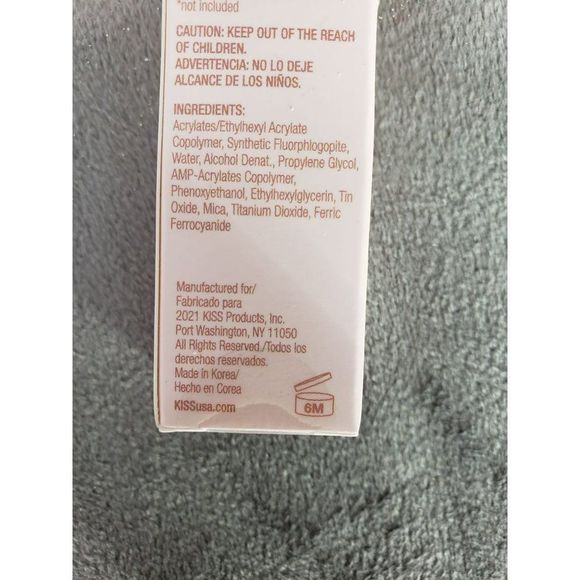 Kiss Holiday Limited Edition Glitter Adhesive body face & false eyelash NEW - Picture 4 of 6